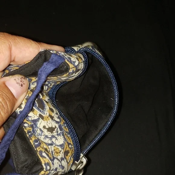 NWOT- Crossbody Cotton Purse/ Cell Phone Bag. 2 Zippers. Stadium Size. - Picture 4 of 6